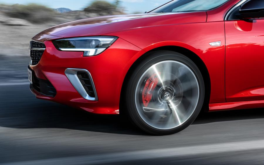 Детали экстерьера Opel Insignia GSi Sports Tourer 2020 года  (фото 8 из 28)